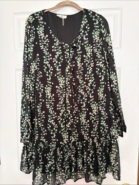 entro Black Long-Sleeve Floral Midi Dress with Green and Cream Vines